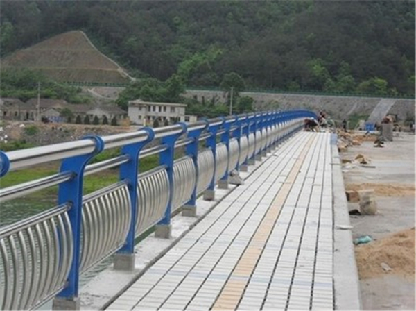 阿拉尔不锈钢桥梁护栏是一种什么材质的护栏
