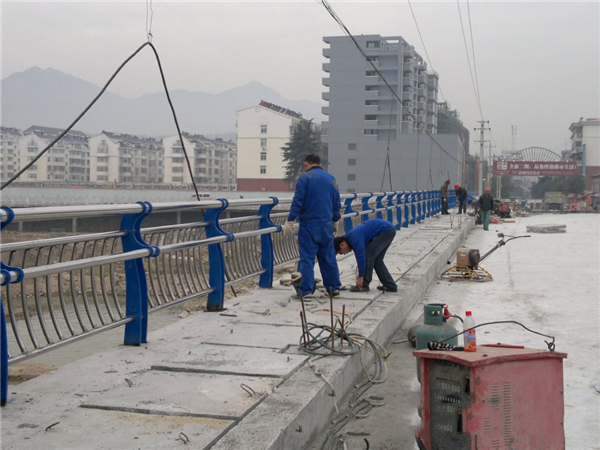 阿拉尔不锈钢复合管护栏常见问题及解决方案